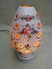 Tischleuchte Böhmen bernsteinfarben weißes Überfangglas 26 cm hoch Blumenmotiv