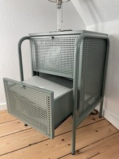 Moderner Metall-Büroschrank