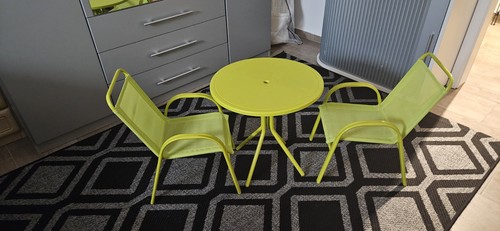 Kindertisch und - , 2