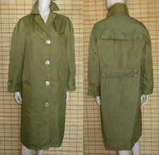GRÜNER REGENMANTEL - RAINCOAT