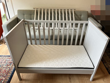 Ikea Sundvik Babybett grau