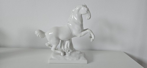 Porzellanfigur steigendes - porzellanfigur, 'steigendes