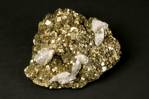 Riesiger pyrit mit quarz - riesiger,