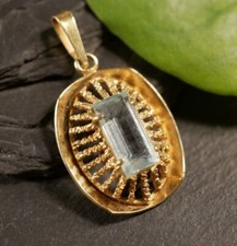 Goldfarbener Anhänger