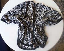 Poncho Umhang Hausmantel Wärmedecke Nepal 100% Baby Alpaca Schwarzweiß