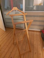 Stummer Diener aus Holz.