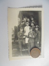 Foto  Wehrmacht Soldaten mit Rot Kreuz Schwester