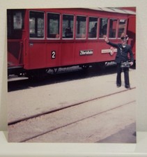 Original Foto Zug Zillertalbahn Wagon mit Schaffner Uniform Tirol um 1970