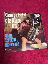 George heizt die Kiste an -