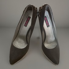 Pumps Schwarz Metallverzierung Metallsbsatz. Neu 37