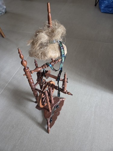 Antikes deko spinnrad aus holz - deko,