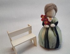 handgefilzte Figur stehend