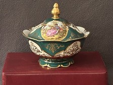 Bonboniere der HW Porzellan Karlsbader Wertarbeit seit 1901 leicht beschädigt