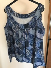 Slinky, Glamour, Top mit Rundhals-Ausschnitt, Rankenmuster, wie neu!