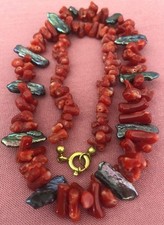 Korallenkette mit Perlmutt  47 cm lang 35,7 Gramm