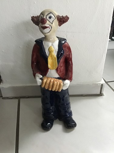 Clown mit ziehharmonika - ,