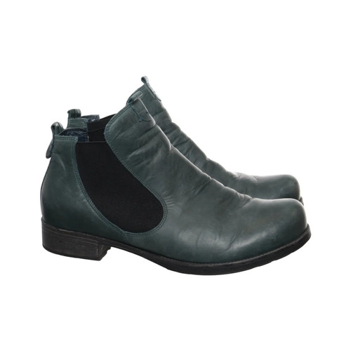 Think chelsea boots - think!,,