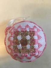 2  Mehrfarbige Hardanger Kugeln