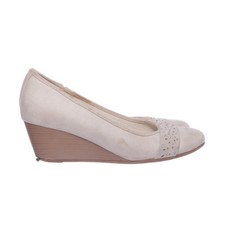 Graceland, Ballerinas