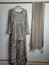 Graues indisches Brautkleid