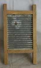 altes Waschbrett für große Puppenstube