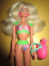 B1803) ALTE VINTAGE BARBIE MATTEL ORIGINALER BIKINI+OHRRINGE+SCHUHE+RUCKSACK