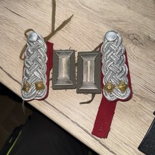 2 Schulterstücke eines