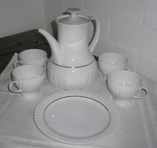 Kaffeekanne mit 4 Tassen + 1 Kuchenteller von Thomas, Porzellan mit Silberdekor