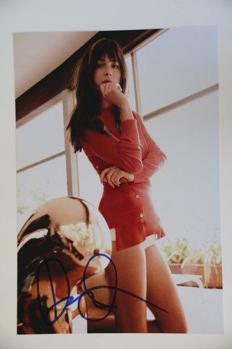 Dakota johnson signed 20x30cm - johnson,