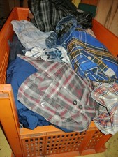 1 große Kiste Herrenhemden
