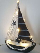 MARITIMES DEKO Segelboot Holz- schwarz/ weiß mit Stoffsegel und 10er LED Lichter