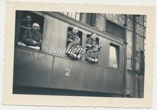 Foto Soldaten-Wehrmacht in einem französischen Eisenbahn-Waggon 2.WK  (e136)