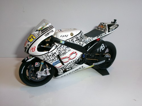 Valentino rossi yamaha - valentino,
