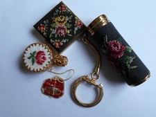 Vintage Petit Point Lippenstifthülle, Parfümfläschchen und Schlüsselanhänger