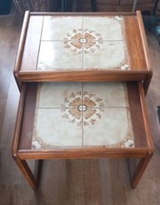 Mid Century Danish Teak Keramik gefliest Satztische Anlasstische Holz