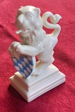 Porzellanfigur Bayerischer Löwe mit Wappen, Nymphenburg, 705b, ca. 9,5 cm