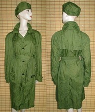GRÜNER REGENMANTEL - RAINCOAT