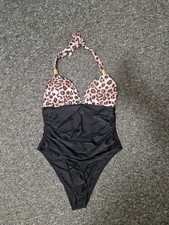 Neuer Badeanzug Shape Effekt