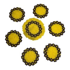 Alte Untersetzer Perlen Plaste braun gelb 7 Stück DDR Ostalgie