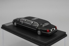 Stretchlimousine Lincoln Town car 1999 1/18 scale
