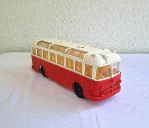 Tudor rose bus - tudor,