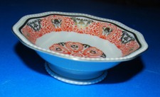 Porzellan- Schälchen auf Fuß