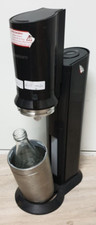 Trinkwassersprudler Sodastream mit Glasflasche und  halbvollem Zylinder