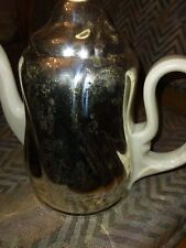 alte Teekanne art Deko mit Warmhaltehaube