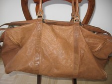 große Reiseledertasche