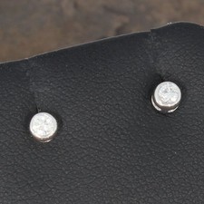 Wert 600 € Solitär Brillant Ohrstecker Ohrringe (0,10 ct) 750 18 Karat Weiß Gold