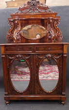 Prunkvolle Kredenz des