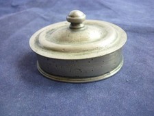 kleine Zinndose mit Deckel und Meistermarke