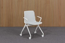 Neuwertiger Büro Konferenzstuhl Haworth "Bowi" weiß, einklappbar - VERSANDFREI!