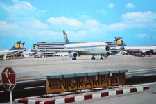 AK Airliner Postcard FLUGHAFEN FRANKFURT Lufthansa